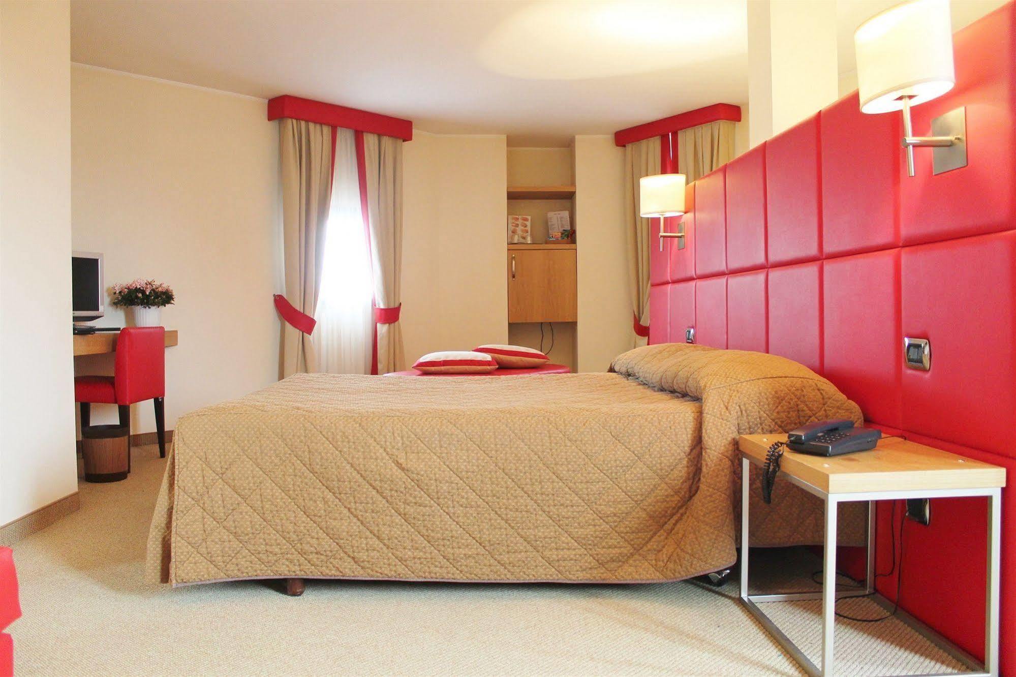 Hotel Motel Futura Paderno Dugnano Exterior photo